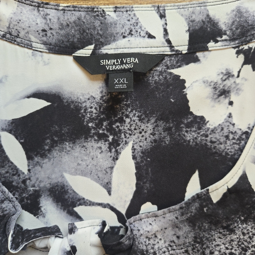 Simply Vera Vera Wang Floral Sleeveless Shirred Shell Top XXL Black White Tank - Picture 4 of 9